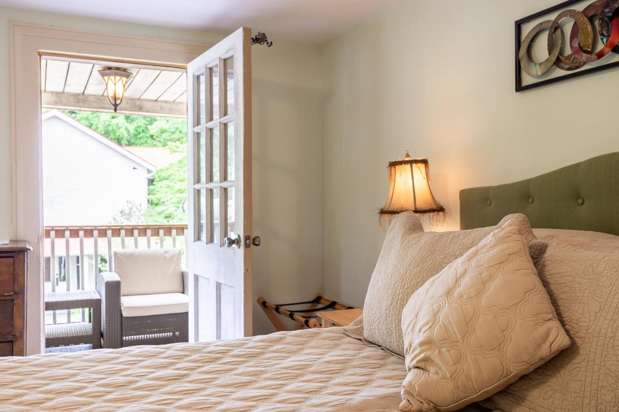 Bliss Point Farm And B&B, Llc Earlysville Eksteriør billede